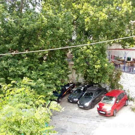 The Plane Tree Apartment